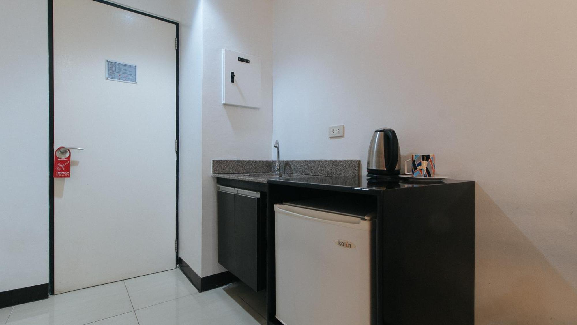 Reddoorz Plus At Banawe Quezon City Ngoại thất bức ảnh